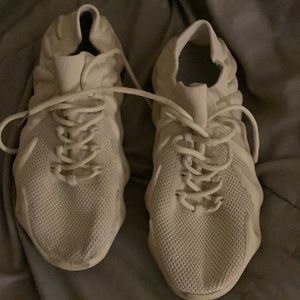 mens yeezy 700 size 10